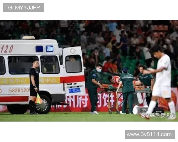 广西外援阿萨莫阿遭遇颈椎骨折意外撞坏场边LED广告牌引发关注