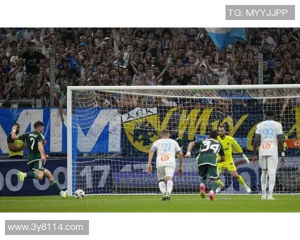 费耶诺德球场安保在欧联资格赛后遭袭警方持续调查中